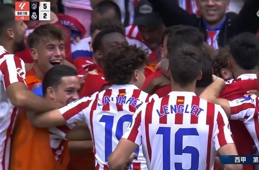  姆巴佩在G2比赛中比赛局势复杂，败北引发热议！赛场气氛高涨