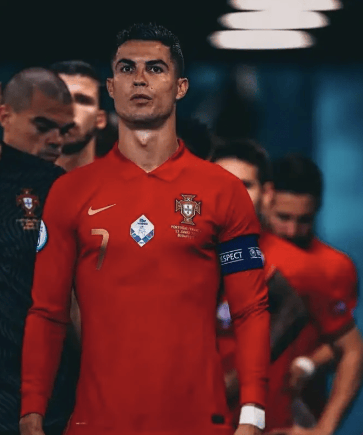 包含C罗重返赛场，比赛局势复杂首场状态出色，中国队观众沸腾！引发球迷热议的词条