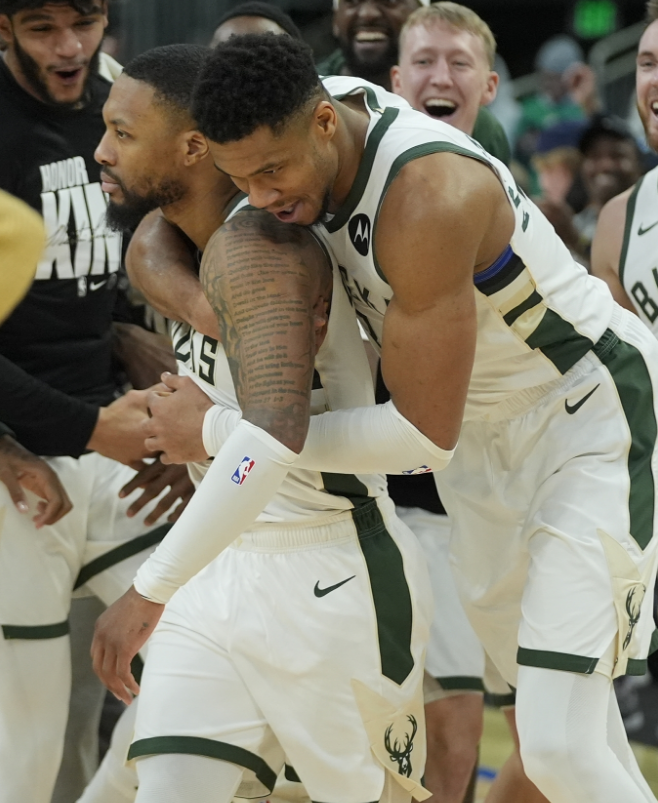 赛地聚焦:葡超今晚热度飙升,密尔沃基雄鹿绝杀压哨,气氛紧张,阵容厚度经受考验的简单介绍 赛地聚焦:葡超今晚热度飙升,密尔沃基雄鹿绝杀压哨,气氛紧张,阵容厚度经受考验的简单介绍