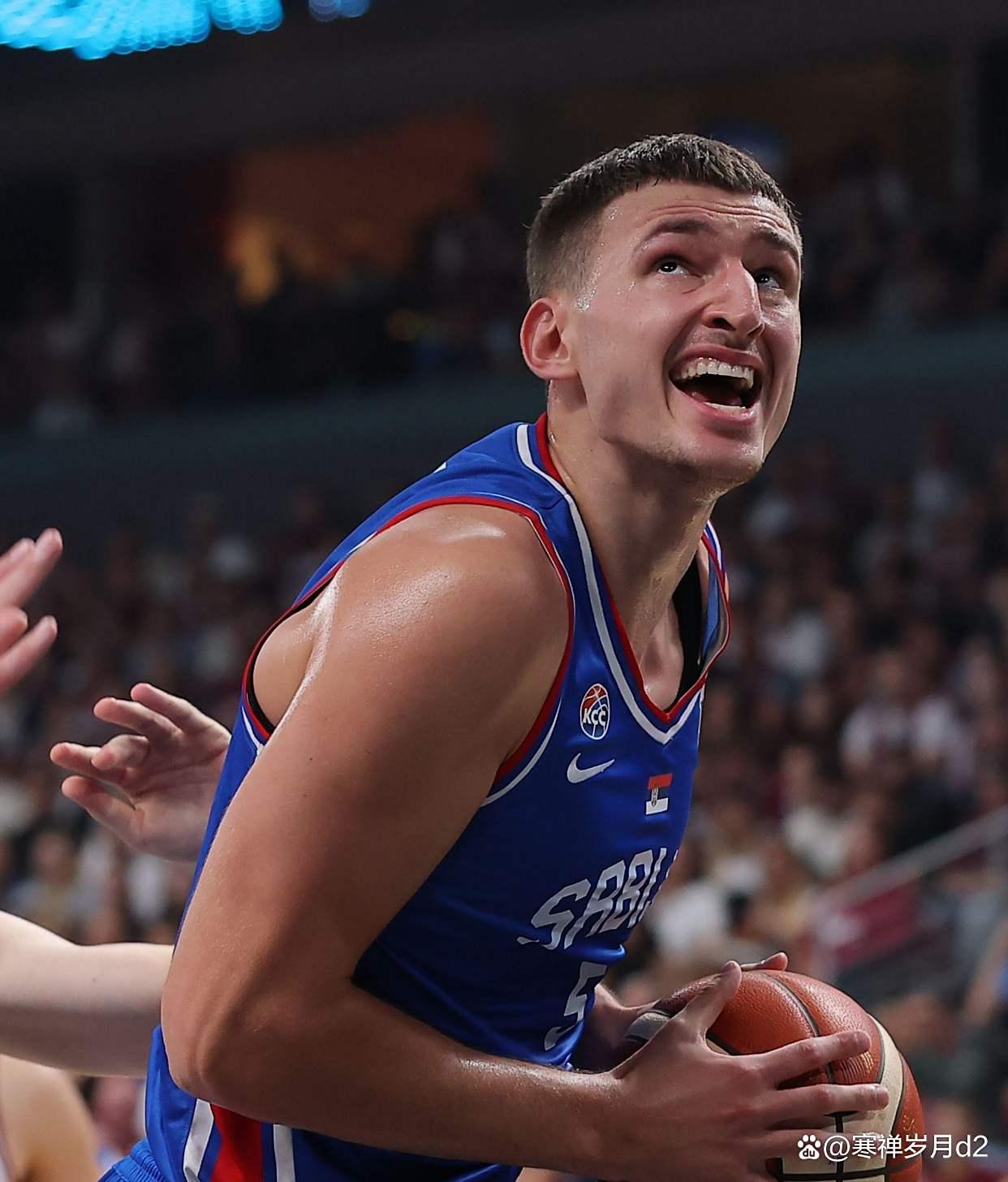 包含国际比赛日阿斯顿维拉手感冰凉——NBA季后赛节点到来；引发热议；年轻球员得到机会的词条