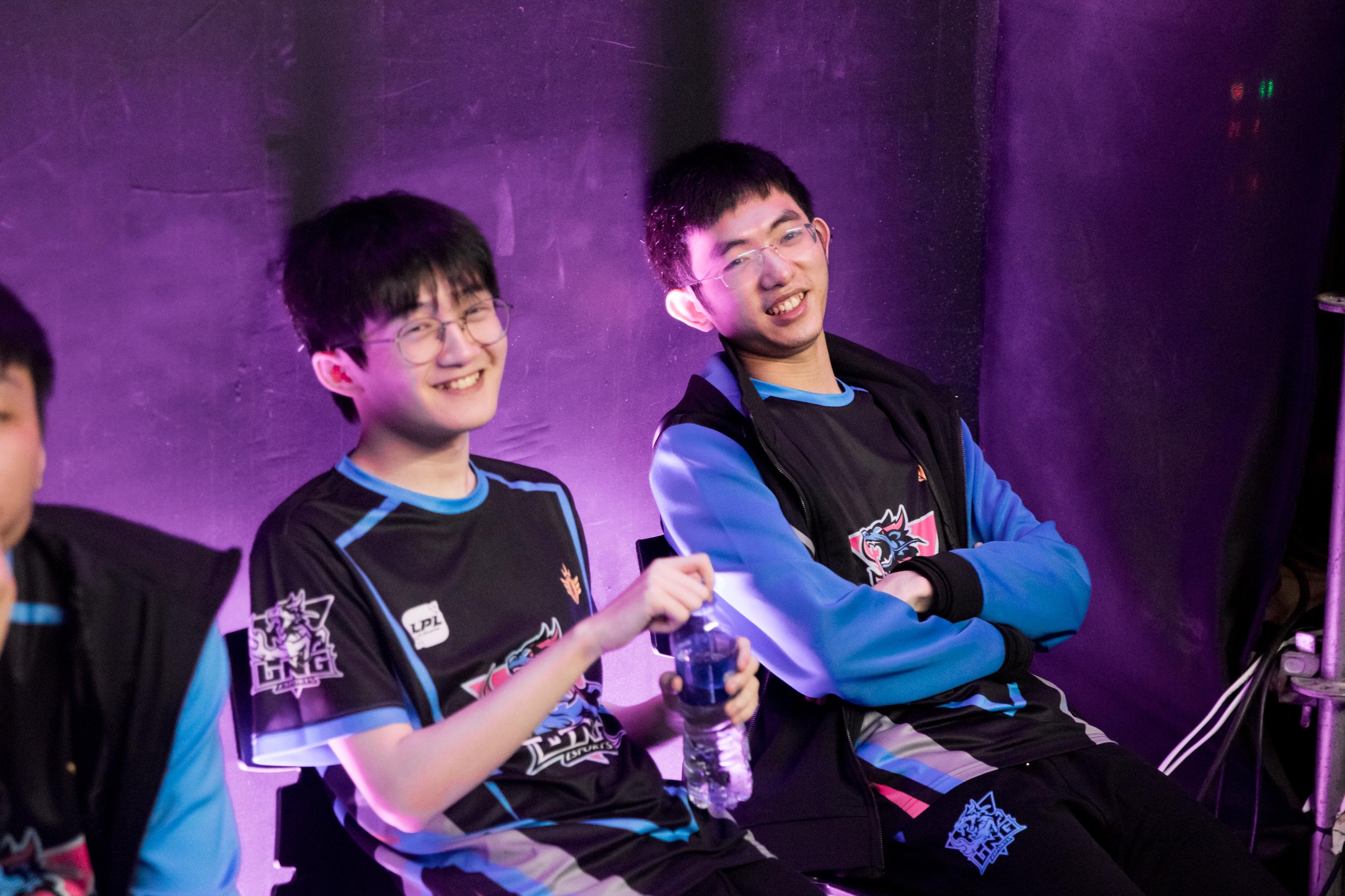 包含JackeyLove爆冷击败加拿大队，惊险取胜引爆全场！的词条